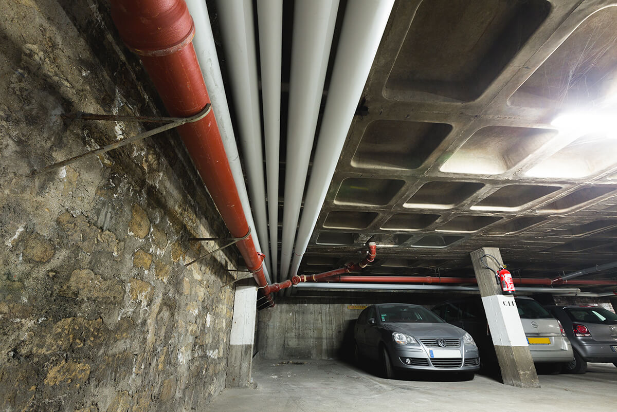 shooting-calorifugeage-cave-tuyaux-voitures-parking-isolation