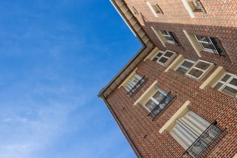 contre-plongee-immeuble-residentiel