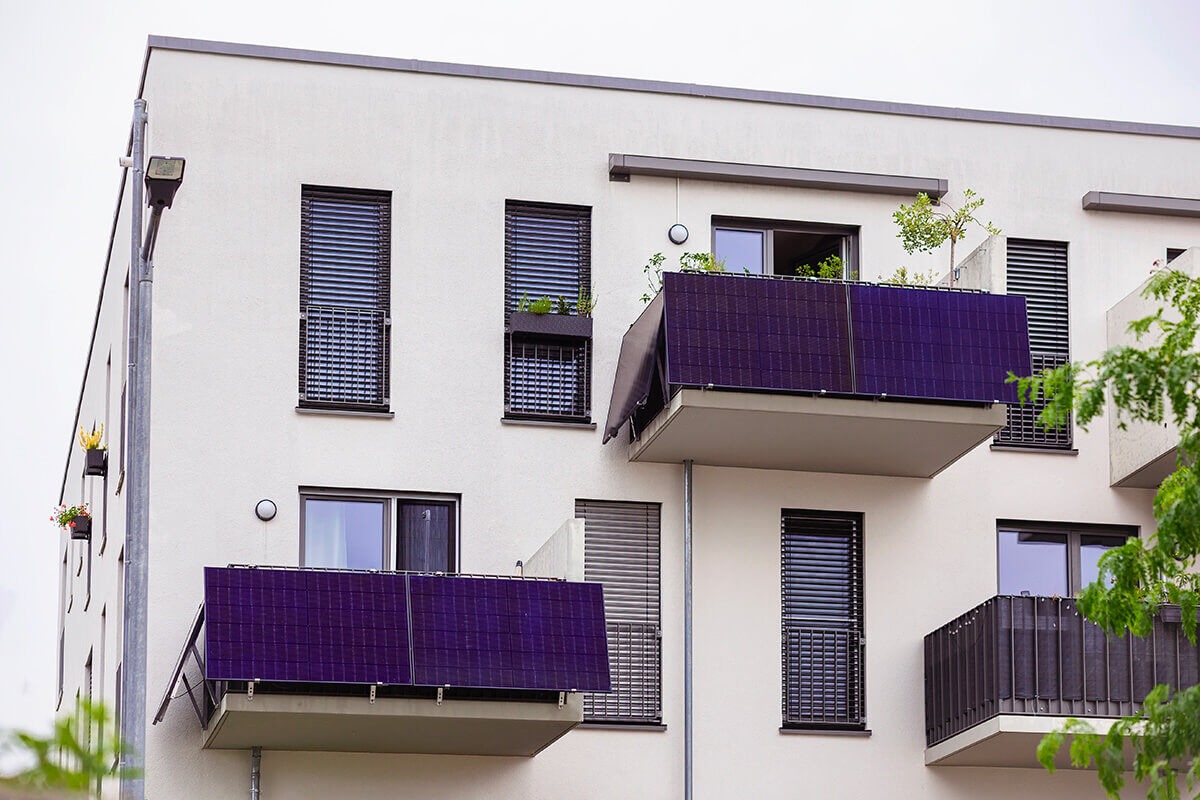 Panneau solaire sur balcon d’appartement