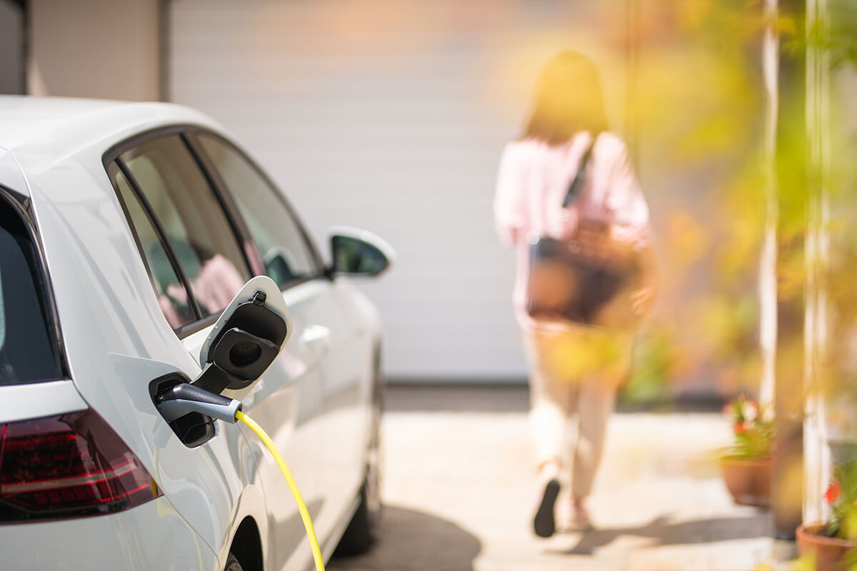 Louer une voiture électrique pour 100 euros par mois : comment faire ?