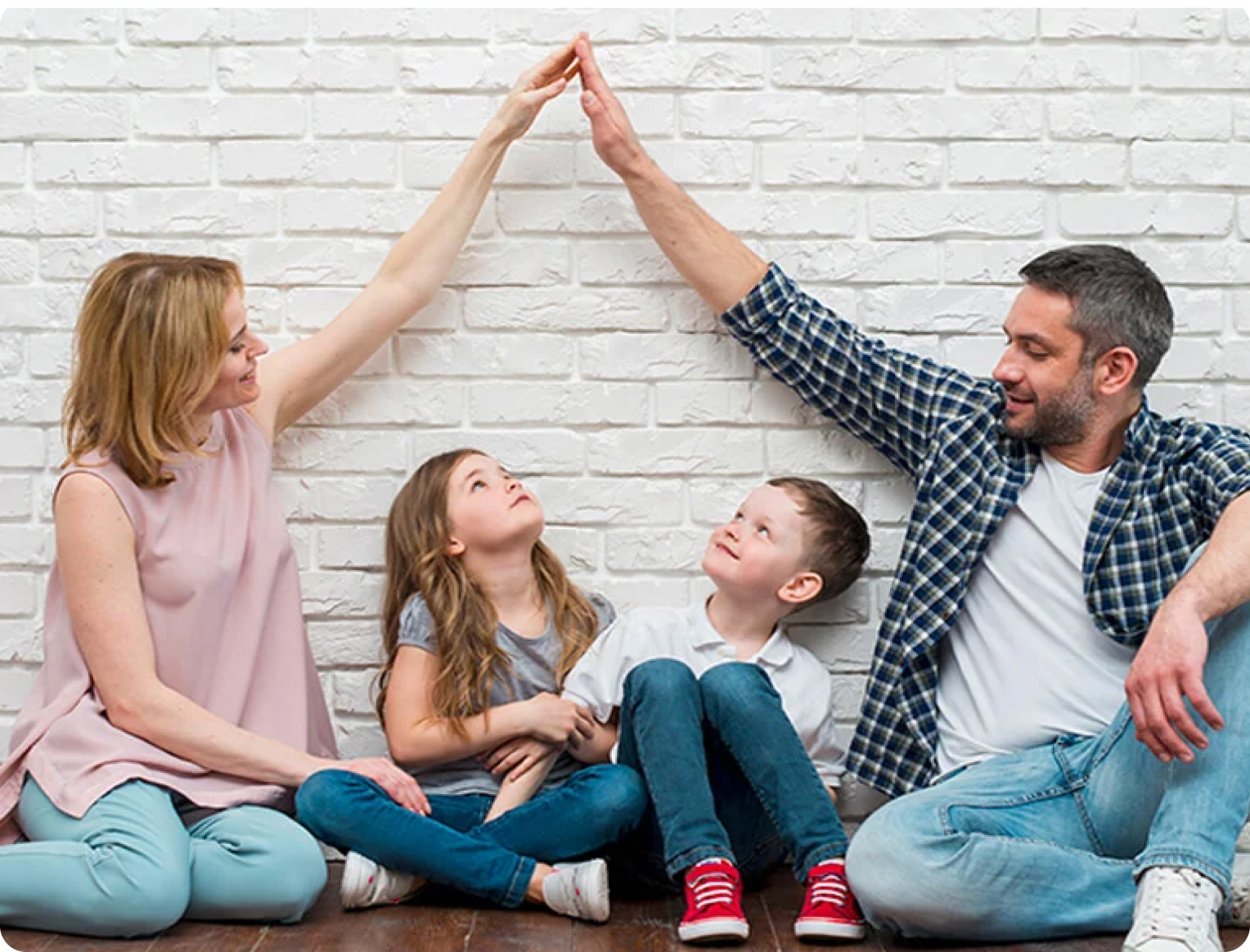 famille-enfants-maison